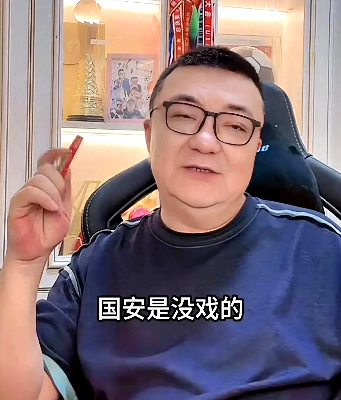 足球是一项, stron, 强拼搏的信 足球是一项, stron, 强拼搏的信